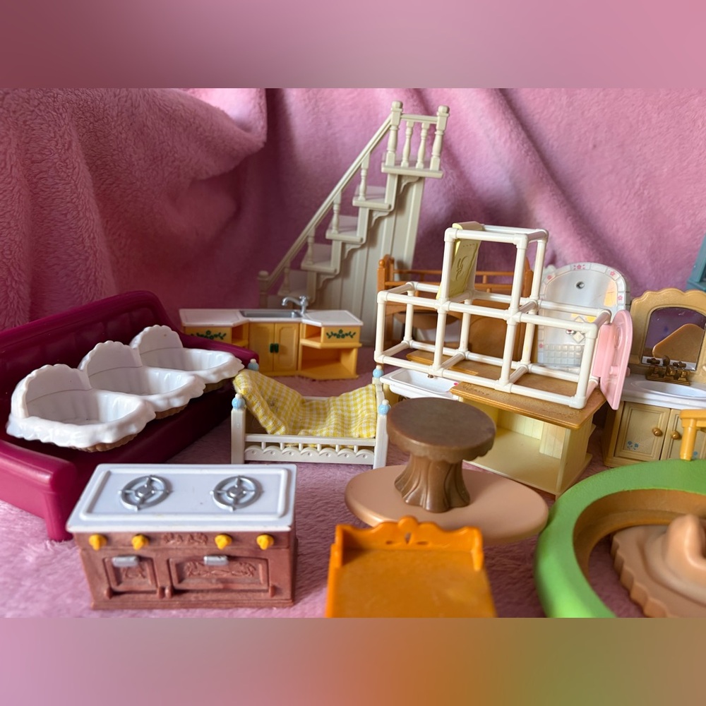 LOT of vintage calico critters furniture - Picture 2 of 9